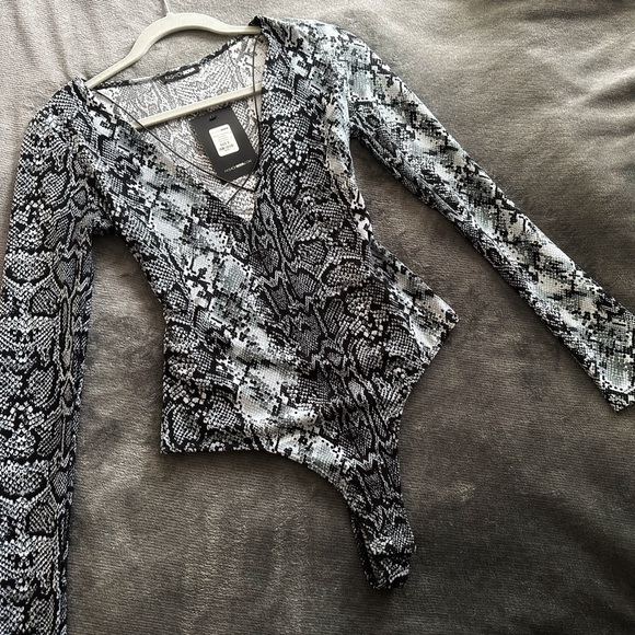 Fashion Nova- Strappy Snakeskin print bodysuit - Picture 2 of 10